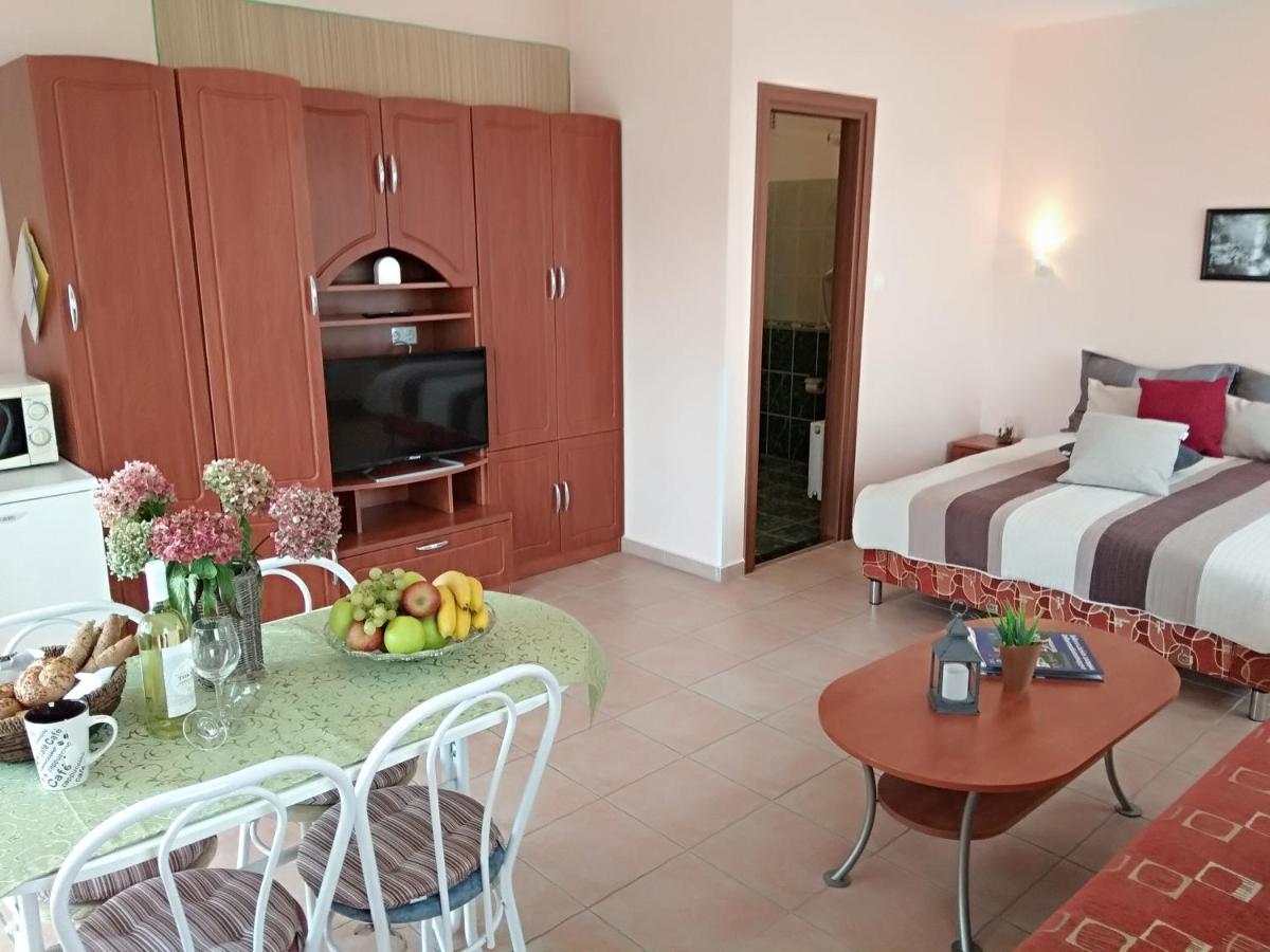 Yellow Apartmanhaz Бюк Экстерьер фото