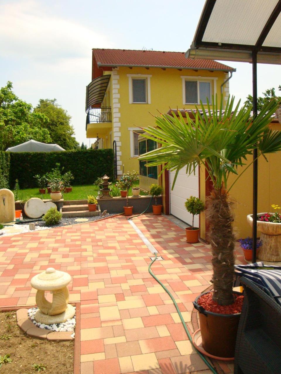 Yellow Apartmanhaz Бюк Экстерьер фото