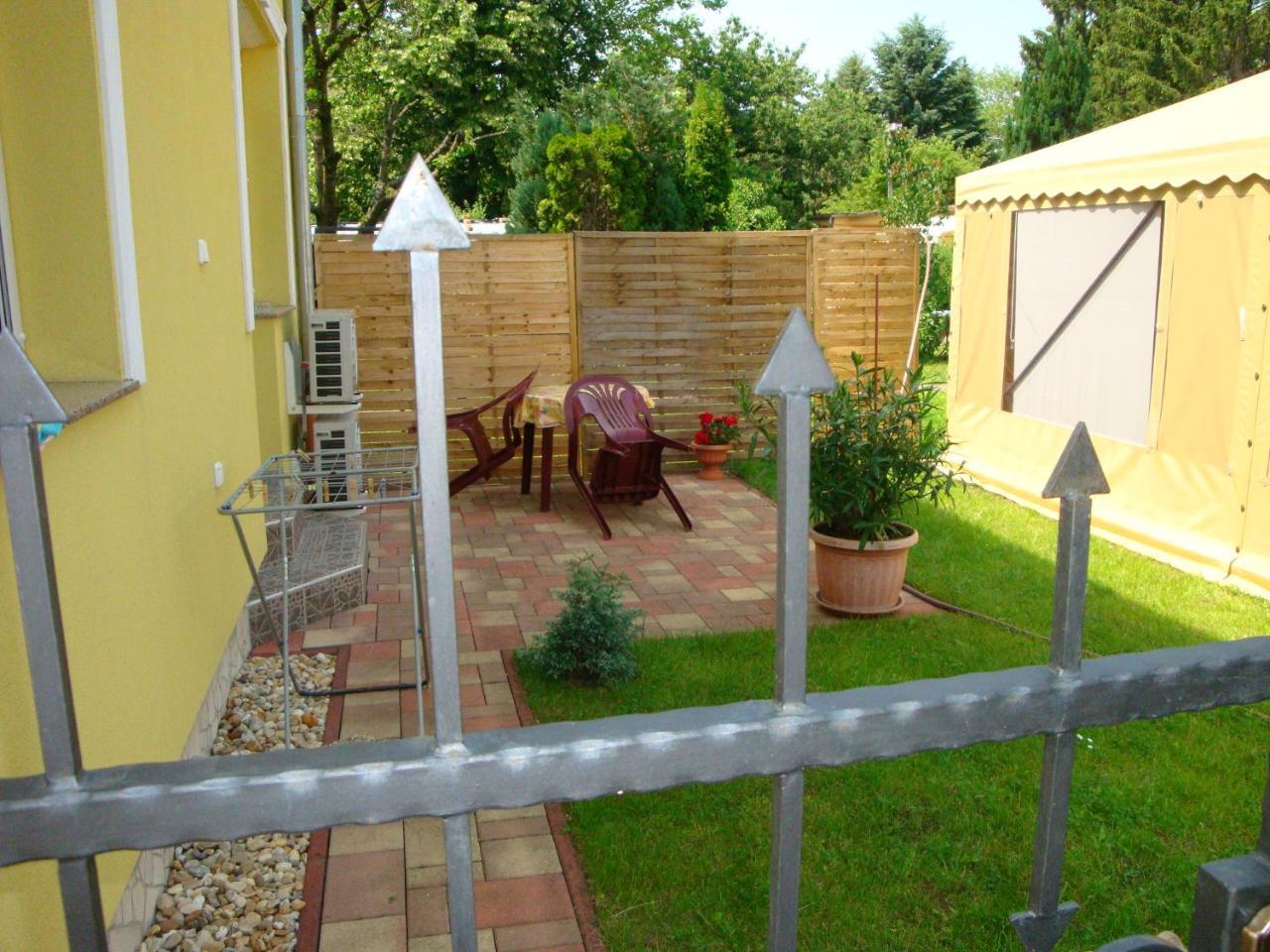 Yellow Apartmanhaz Бюк Экстерьер фото