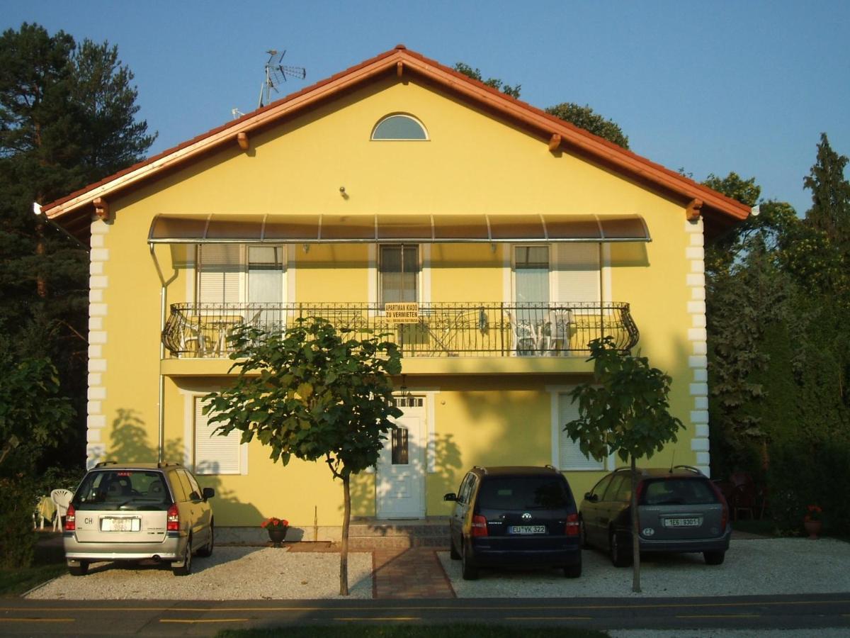 Yellow Apartmanhaz Бюк Экстерьер фото