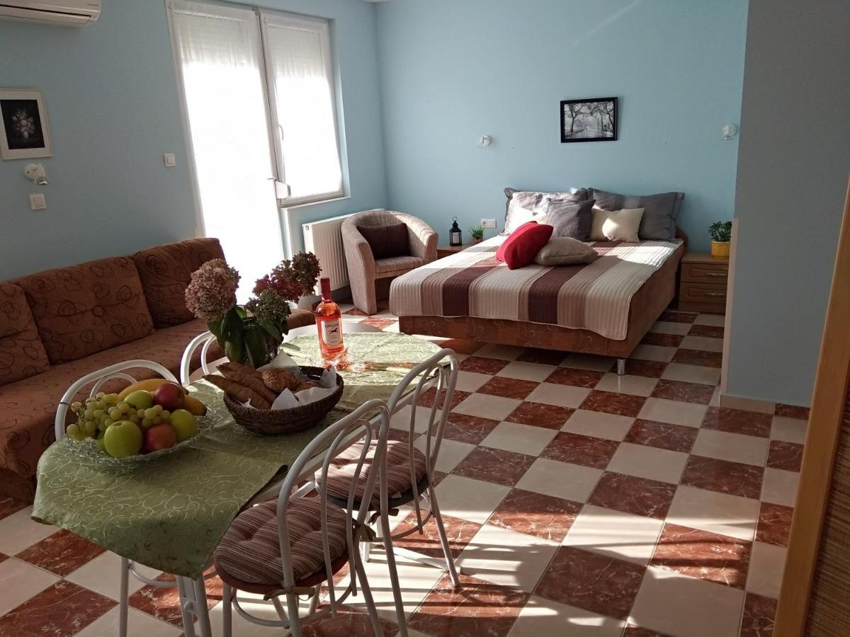 Yellow Apartmanhaz Бюк Экстерьер фото